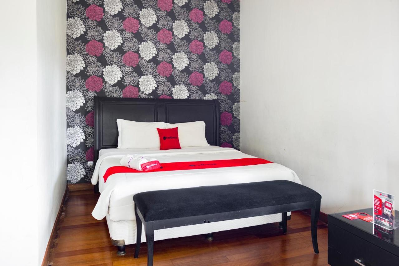 Reddoorz Plus @ Purwodadi Pasuruan Exterior foto